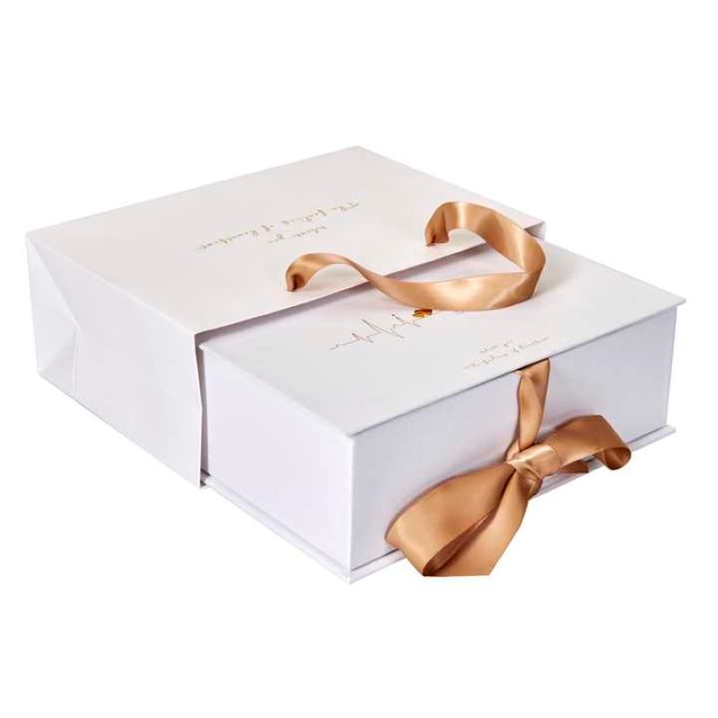 Coffret cadeau en papier kraft blanc avec ruban