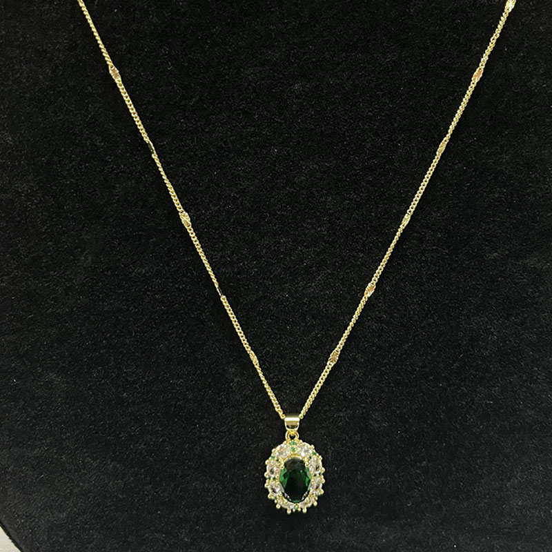 Regal Emerald Elegance Gold-Collier de pierre précieuse verte plaqué avec accents étincelants