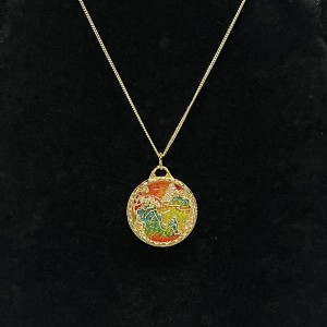 Collier pendentif paysage à la main de Cloisonne en émail avec placage en or 18k & Double gravé-Conception du côté