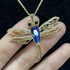 Or 18k-Collier pendentif libellule plaqué avec corps en cristal à facettes bleues, yeux de pierre précieusenoirs et détaillants d\'aile en filigrane pour lanature élégante-Bijoux inspirés
