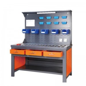 Collition avec bande d\'éclairage et panneau