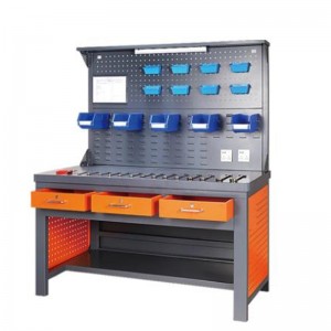 Collition avec bande d\'éclairage et panneau